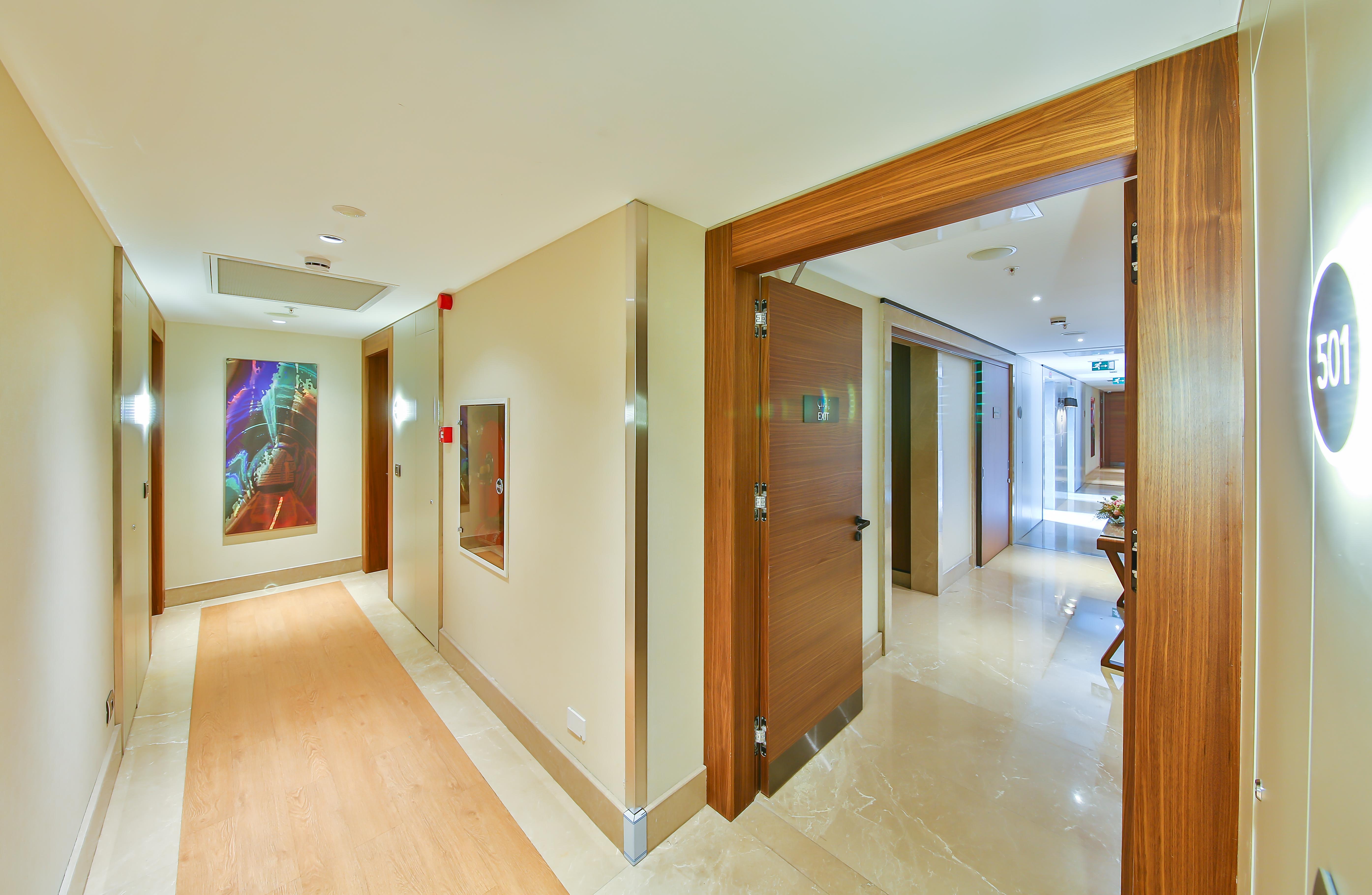 イスタンブール Tzl スイーツアパートホテル エクステリア 写真 A corridor at the hospital