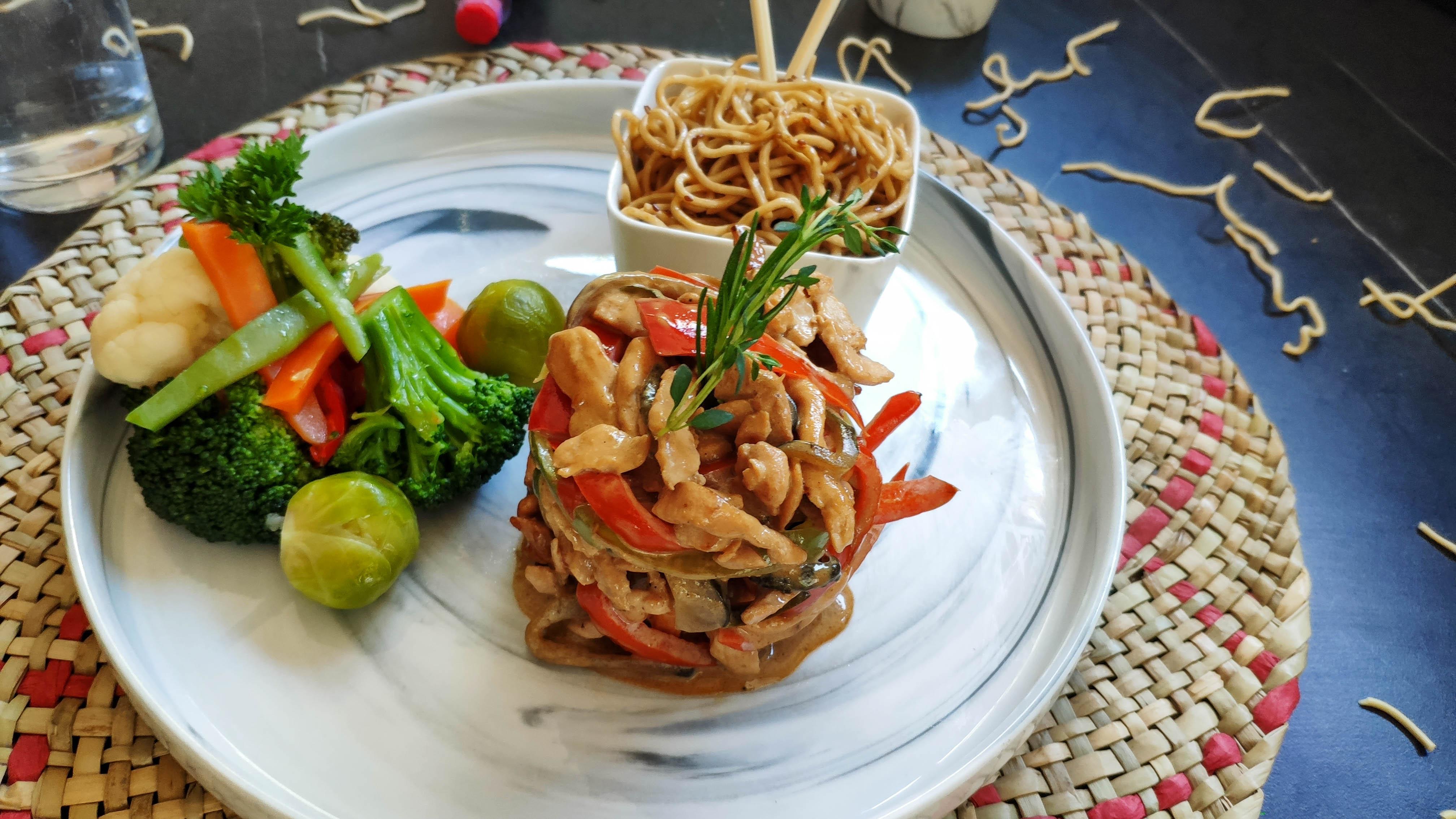 イスタンブール Tzl スイーツアパートホテル エクステリア 写真 A plate of Thai food