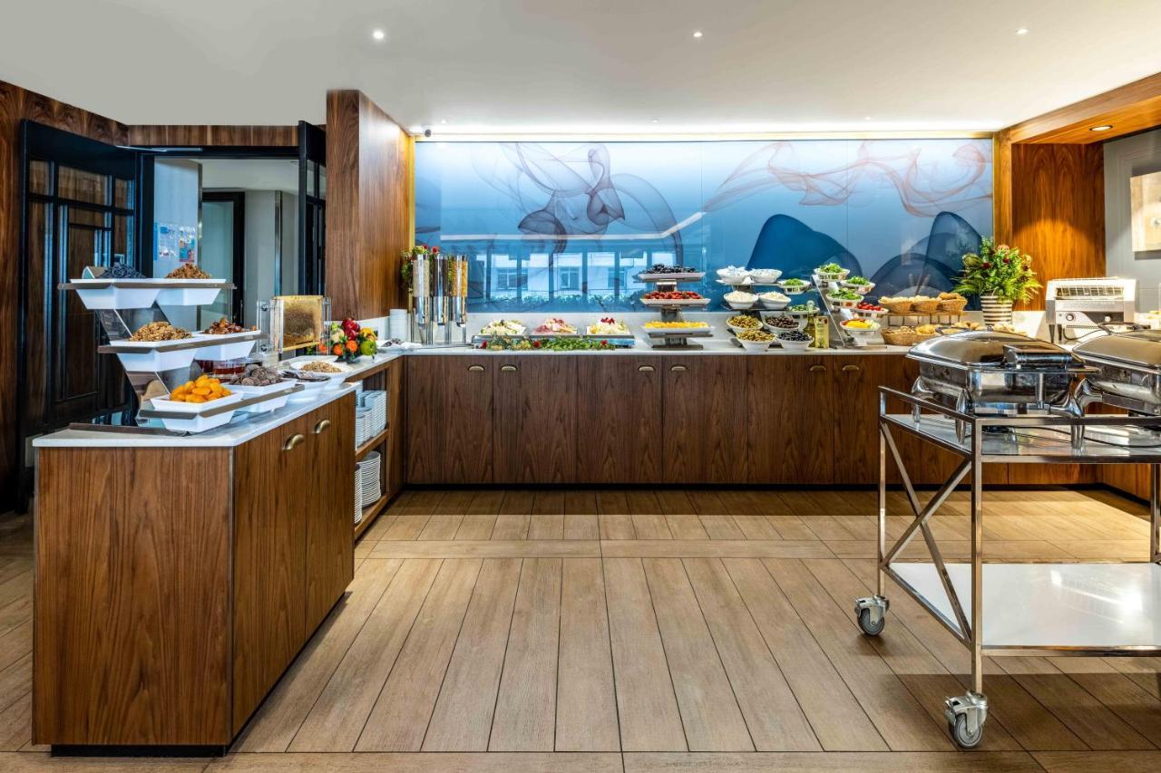 イスタンブール Tzl スイーツアパートホテル エクステリア 写真 The buffet at the lounge