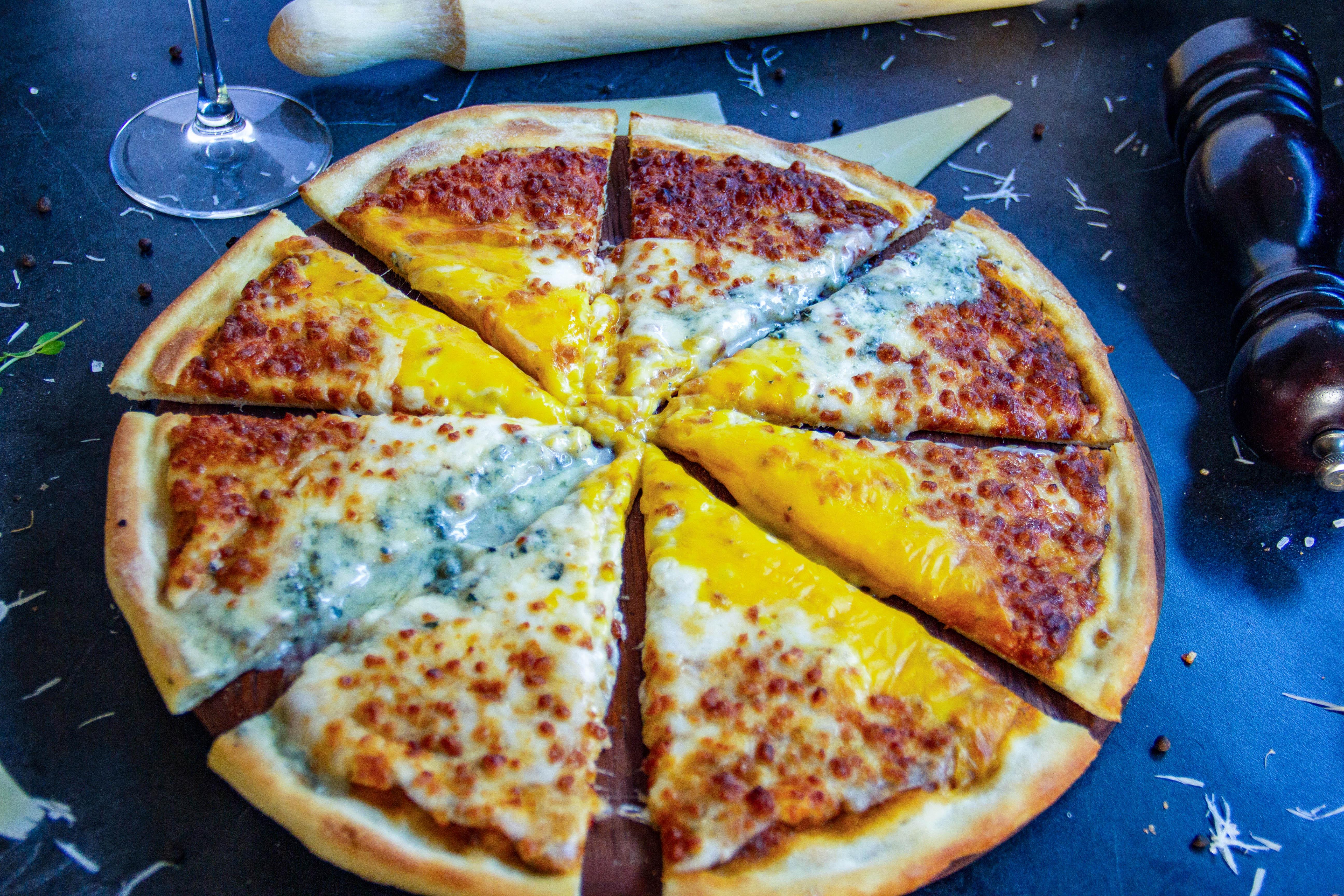 イスタンブール Tzl スイーツアパートホテル エクステリア 写真 Pizza with Gorgonzola cheese