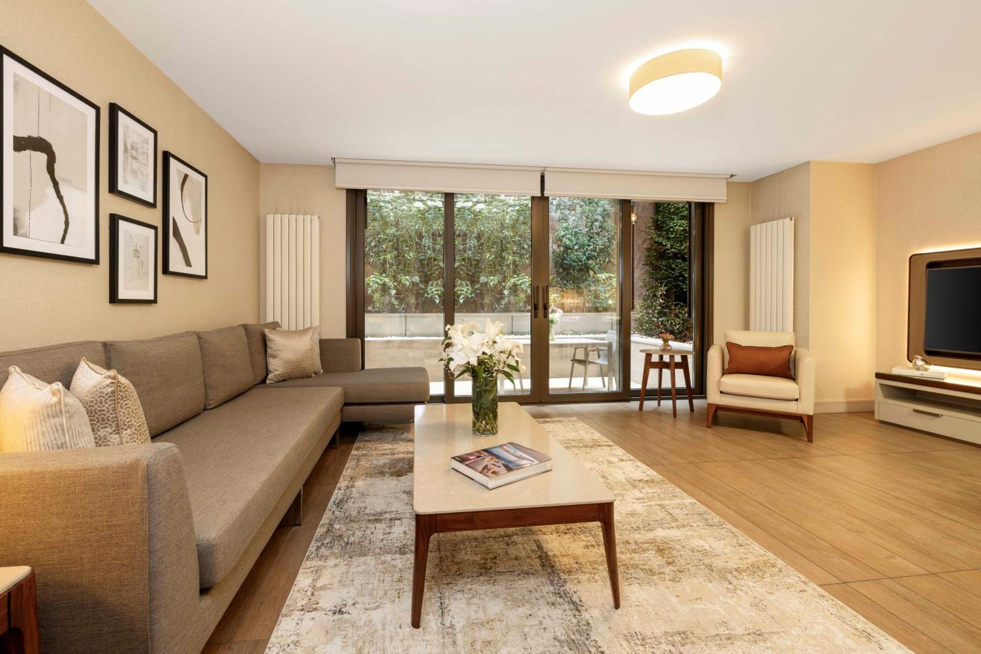 イスタンブール Tzl スイーツアパートホテル エクステリア 写真 A staged living room