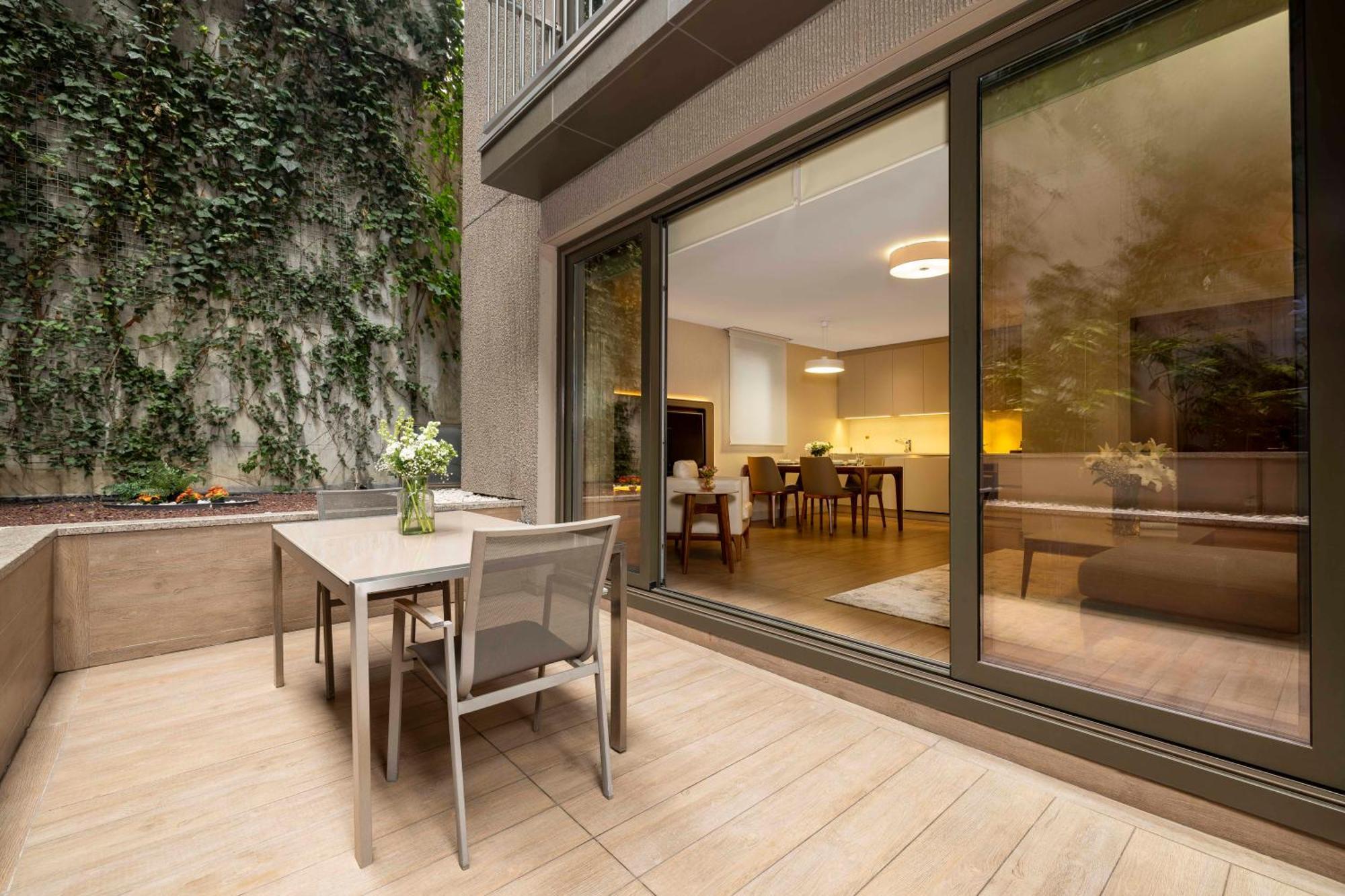 イスタンブール Tzl スイーツアパートホテル エクステリア 写真 A patio
